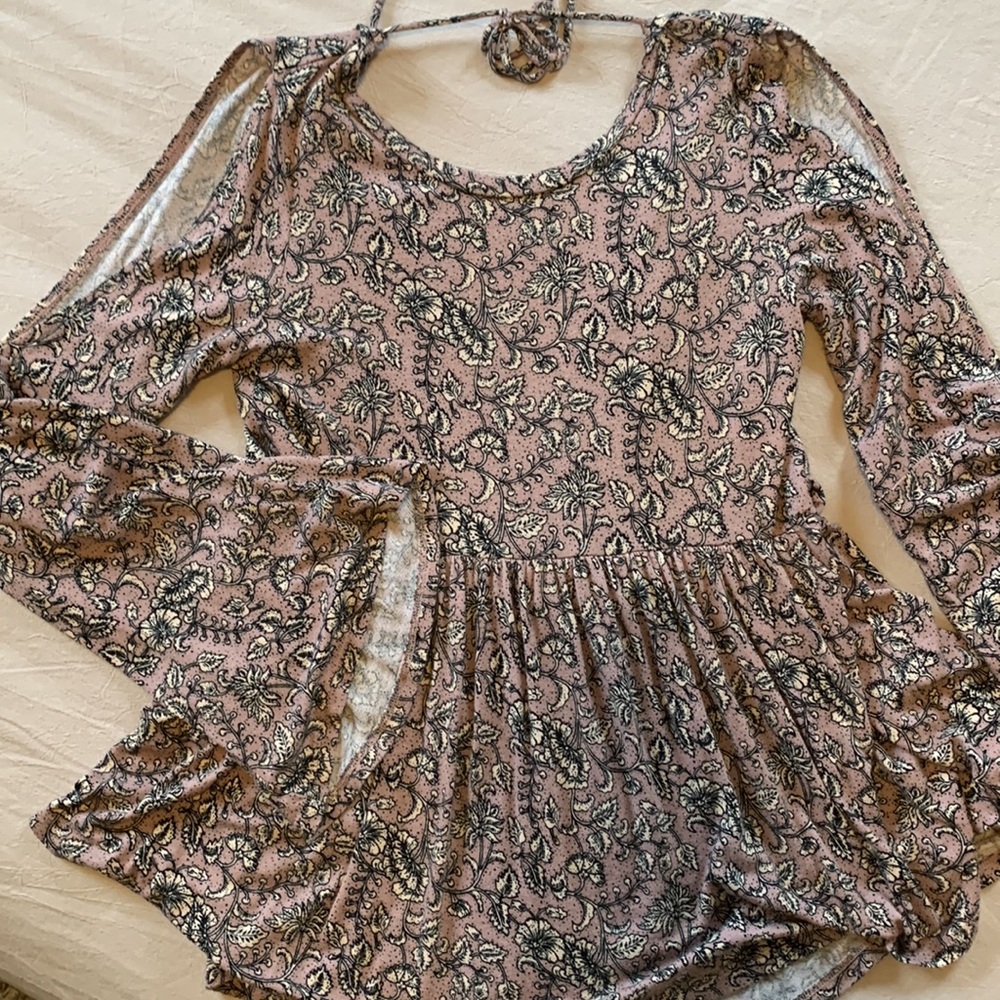 American Eagle AEO Pink Paisley Long Sleeve Small